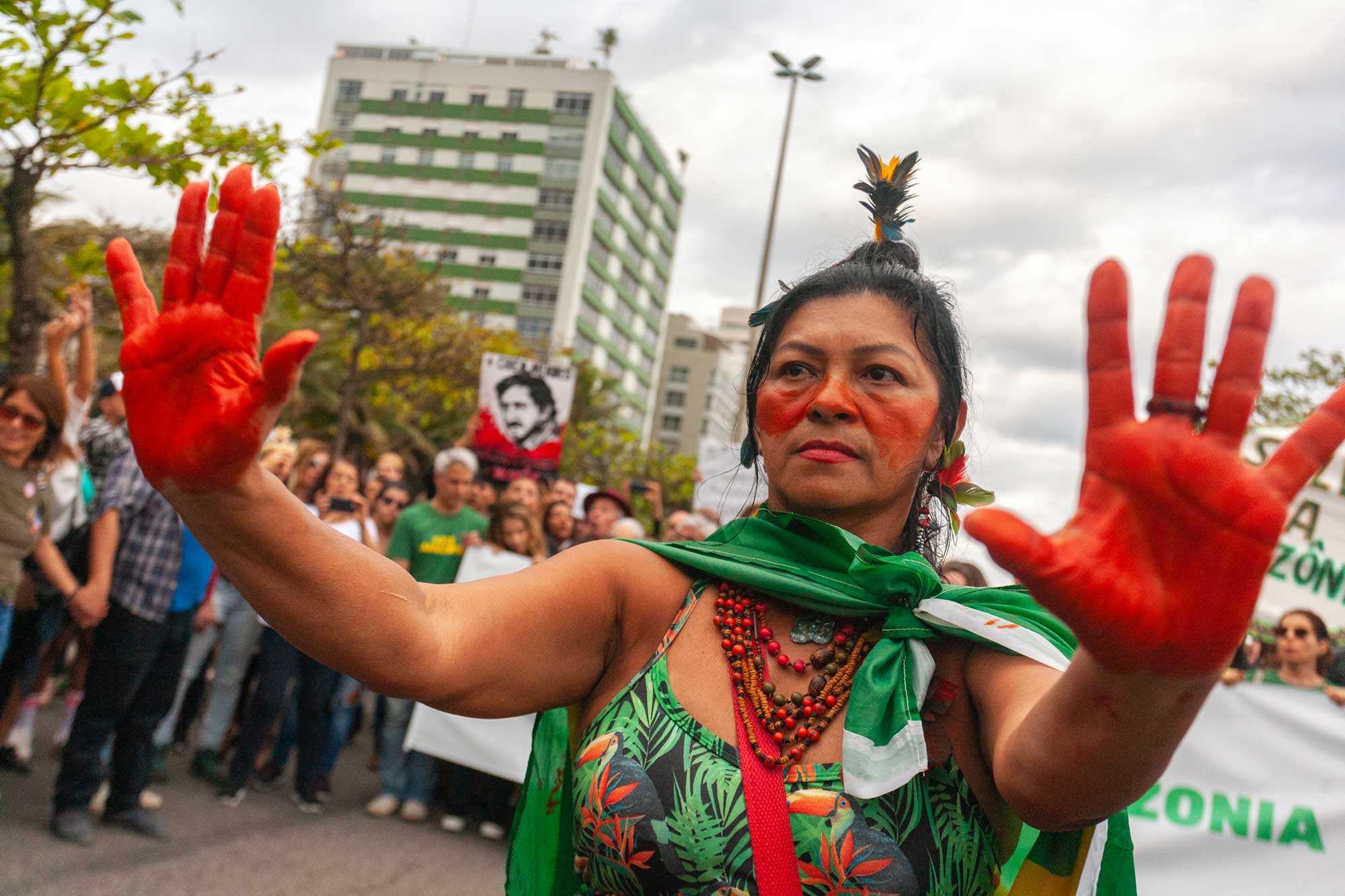 Protests in Brazil to denounce the indiscriminate burning in the Amazon. Photo: rodrigo_jorda/Shutterstock